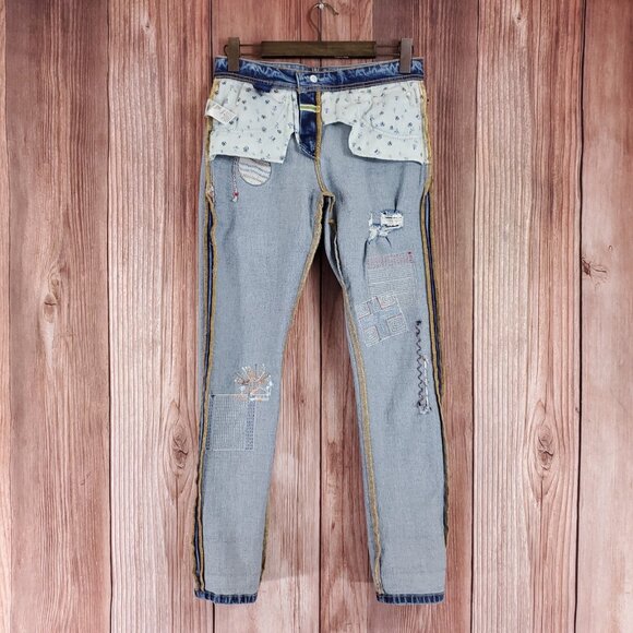 Anthropologie Pilcro Size 26 Slim Boyfriend Embroidered Patch Mid Rise Jeans - Picture 3 of 15